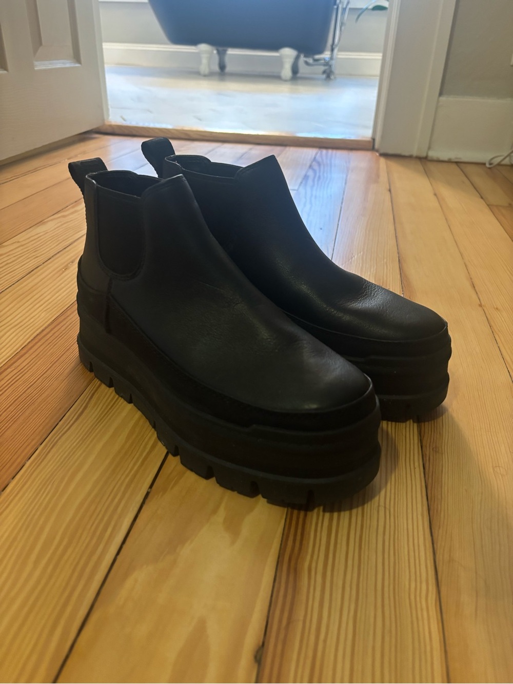 UGG Platform ankle boot size 8.5